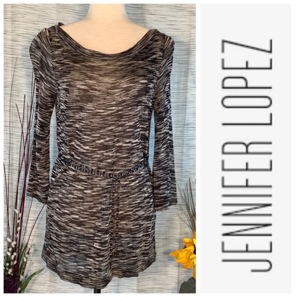 Jennifer Lopez black/tan 3/4 sleeve blouse.
